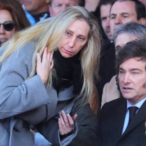 A Dança Sombria do Poder: Quando a Esperança e a Corrupção Se Encontram em Palco Argentino