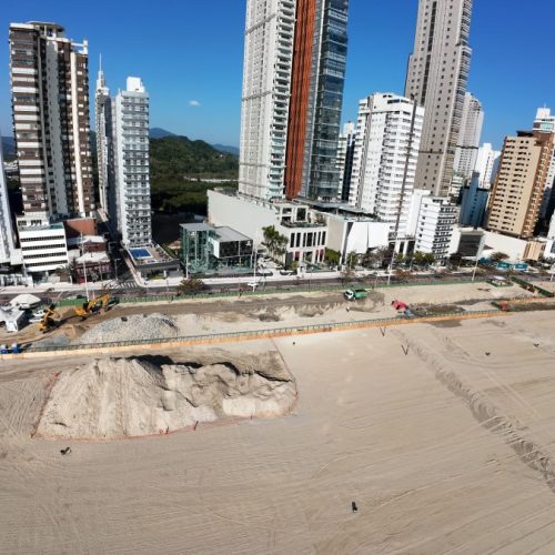 Aquele Muro Invisível que Me Fez Pensar: Balneário Camboriú e a Batalha Contra o Mar